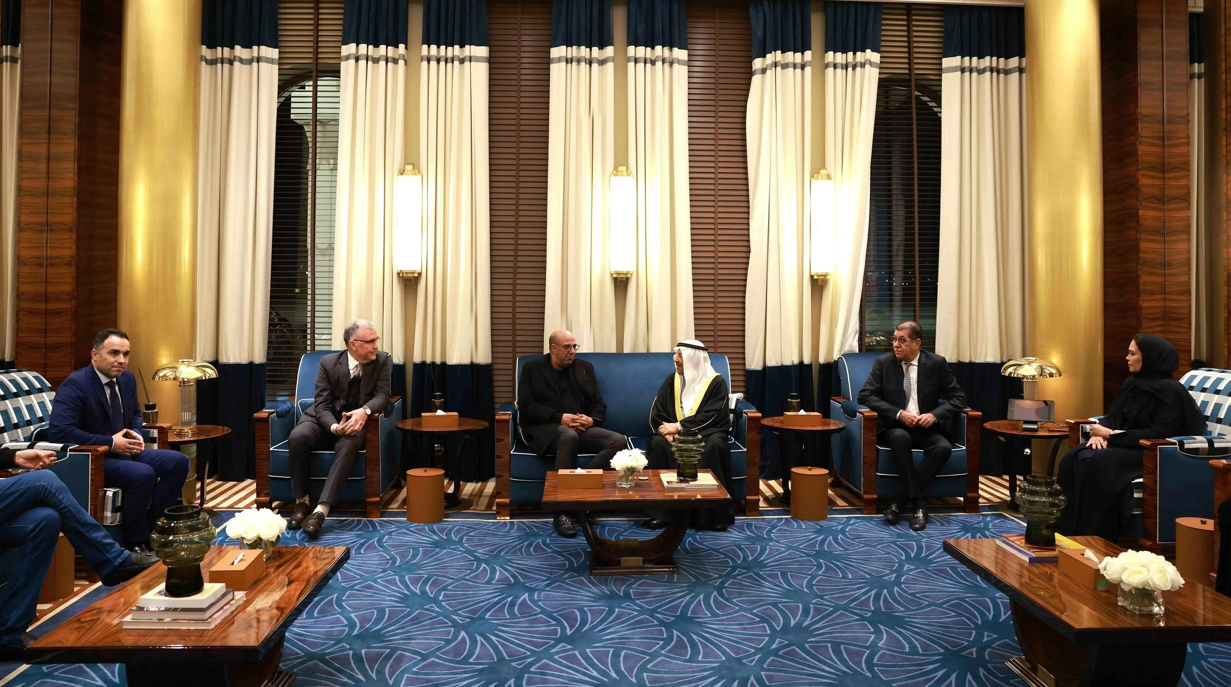 رئيس الشورى يستقبل رئيس المستشارين المغربي لدى وصوله إلى البحرين