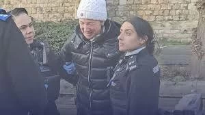 ايقاف امرأة وتغريمها لإطعامها الحمام بحديقة عامة في لندن