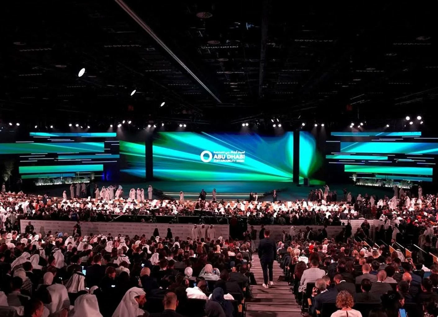 وزير شؤون الكهرباء والماء يشارك في افتتاح أسبوع أبوظبي للاستدامة 2026