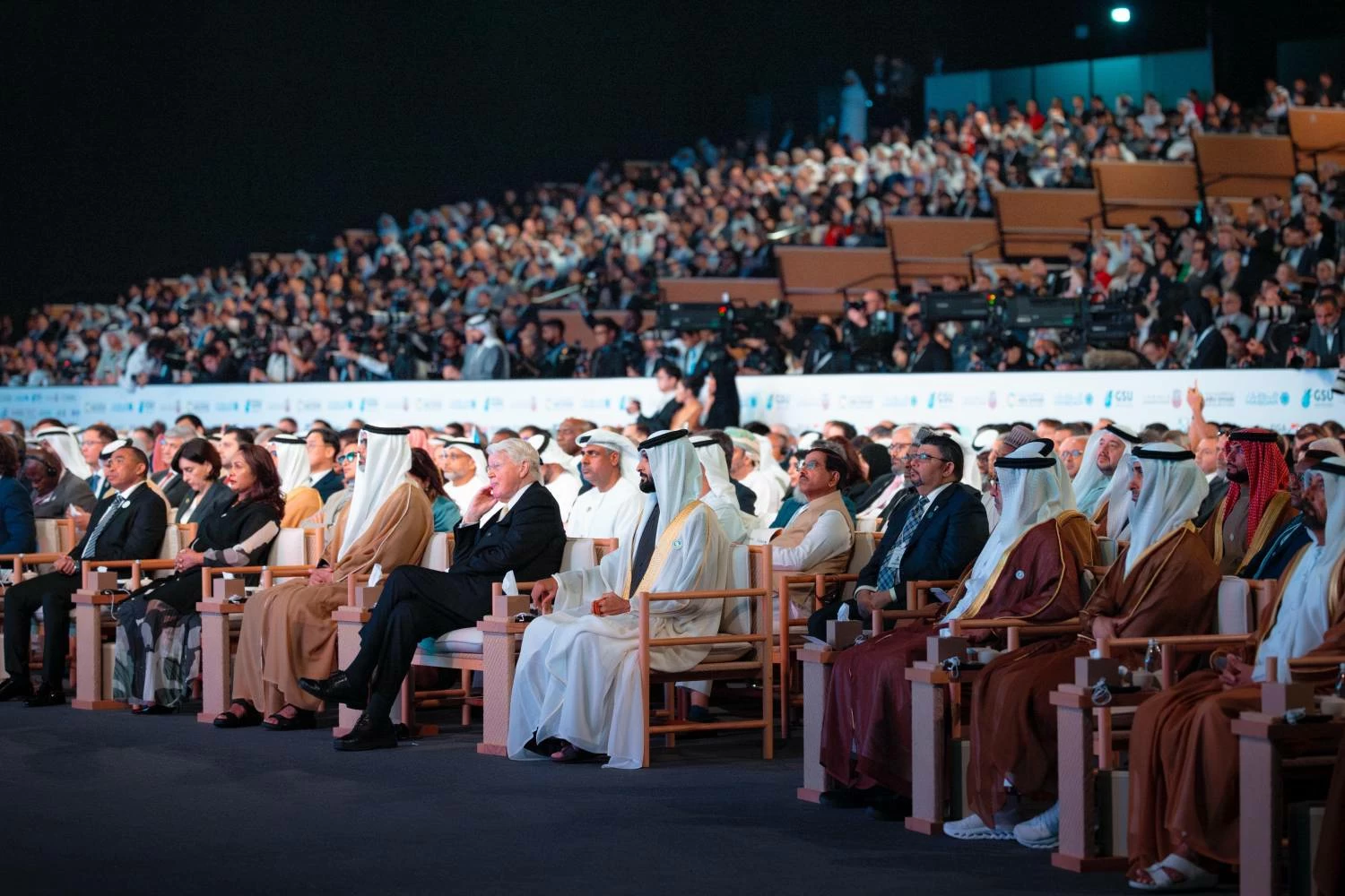 ناصر بن حمد يشهد افتتاح أسبوع أبوظبي وتكريم الفائزين في جائزة زايد للاستدامة