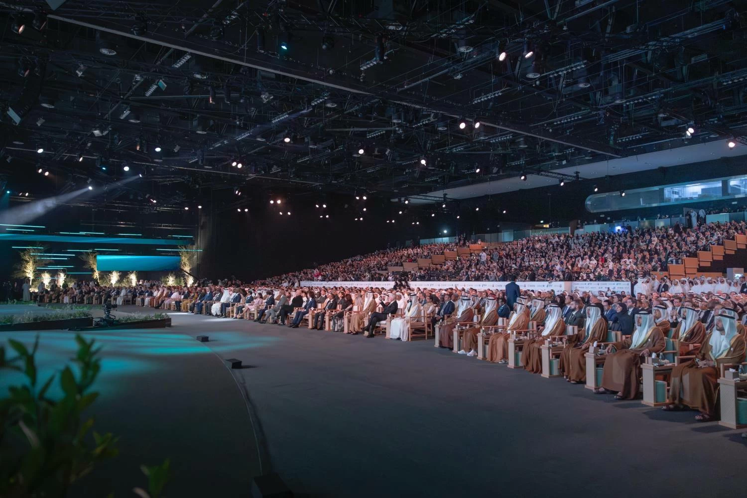 ناصر بن حمد يشهد افتتاح أسبوع أبوظبي وتكريم الفائزين في جائزة زايد للاستدامة