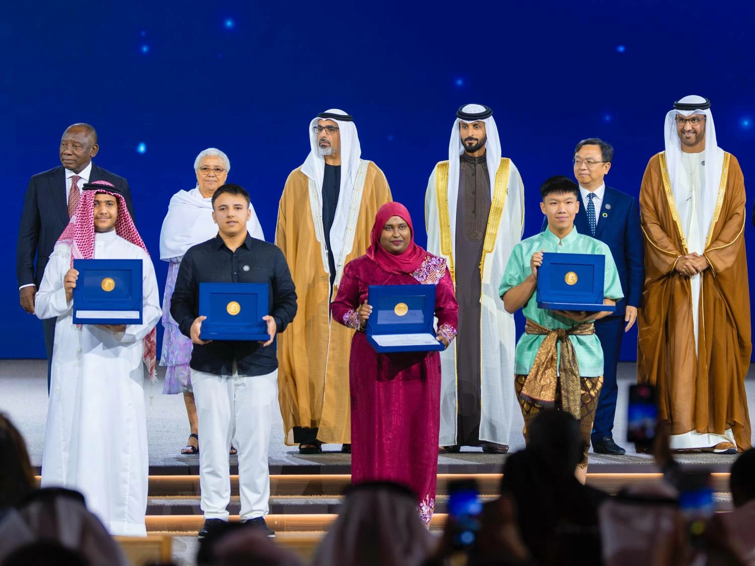 ناصر بن حمد يشهد افتتاح أسبوع أبوظبي وتكريم الفائزين في جائزة زايد للاستدامة