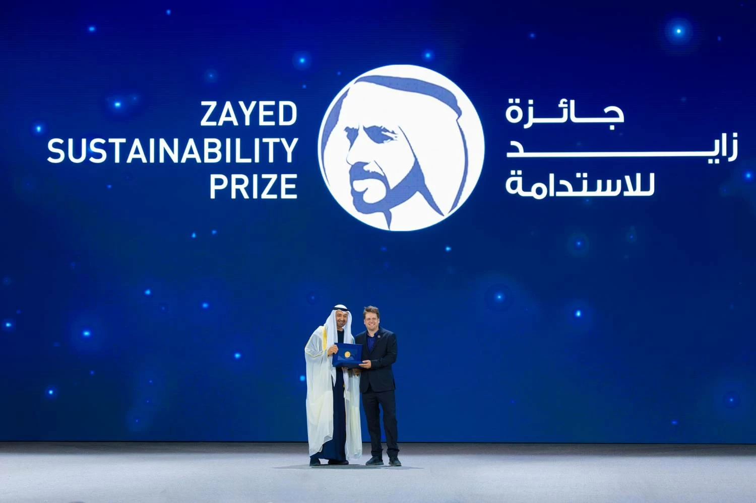 ناصر بن حمد يشهد افتتاح أسبوع أبوظبي وتكريم الفائزين في جائزة زايد للاستدامة