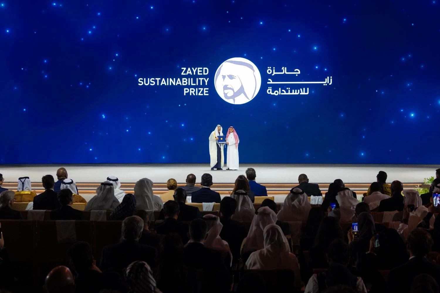 ناصر بن حمد يشهد افتتاح أسبوع أبوظبي وتكريم الفائزين في جائزة زايد للاستدامة