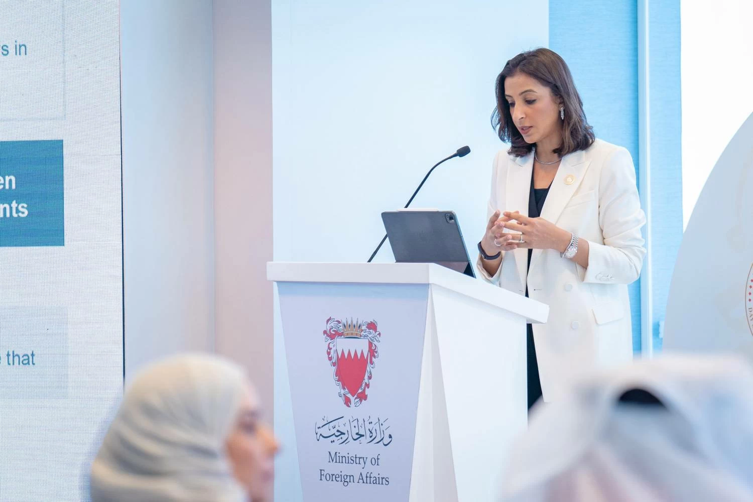 نور الخليف تشارك في جلسة بعنوان «الترويج لفرص الاستثمار ونظام الإقامة الذهبية في البحرين» 