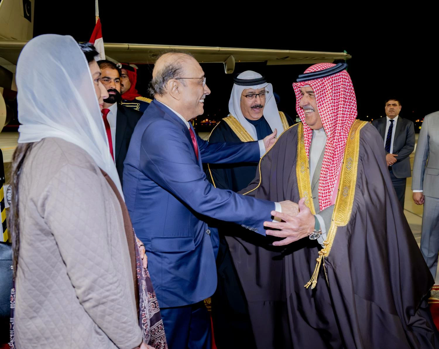 وصول رئيس جمهورية باكستان الإسلامية إلى مملكة البحرين