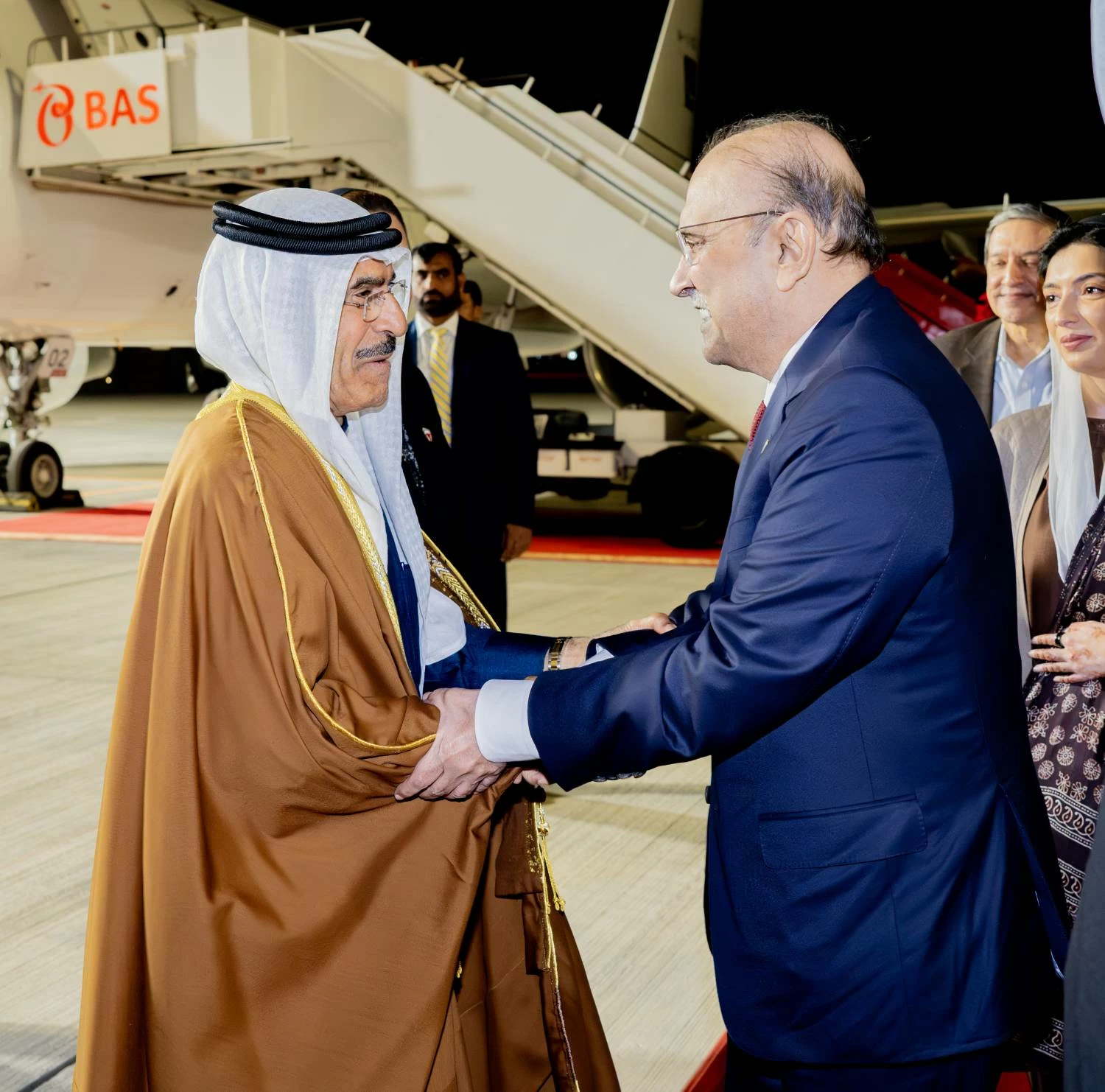 وصول رئيس جمهورية باكستان الإسلامية إلى مملكة البحرين 