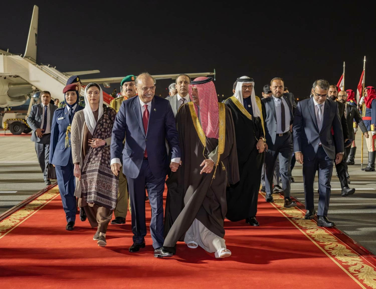 وصول رئيس جمهورية باكستان الإسلامية إلى مملكة البحرين