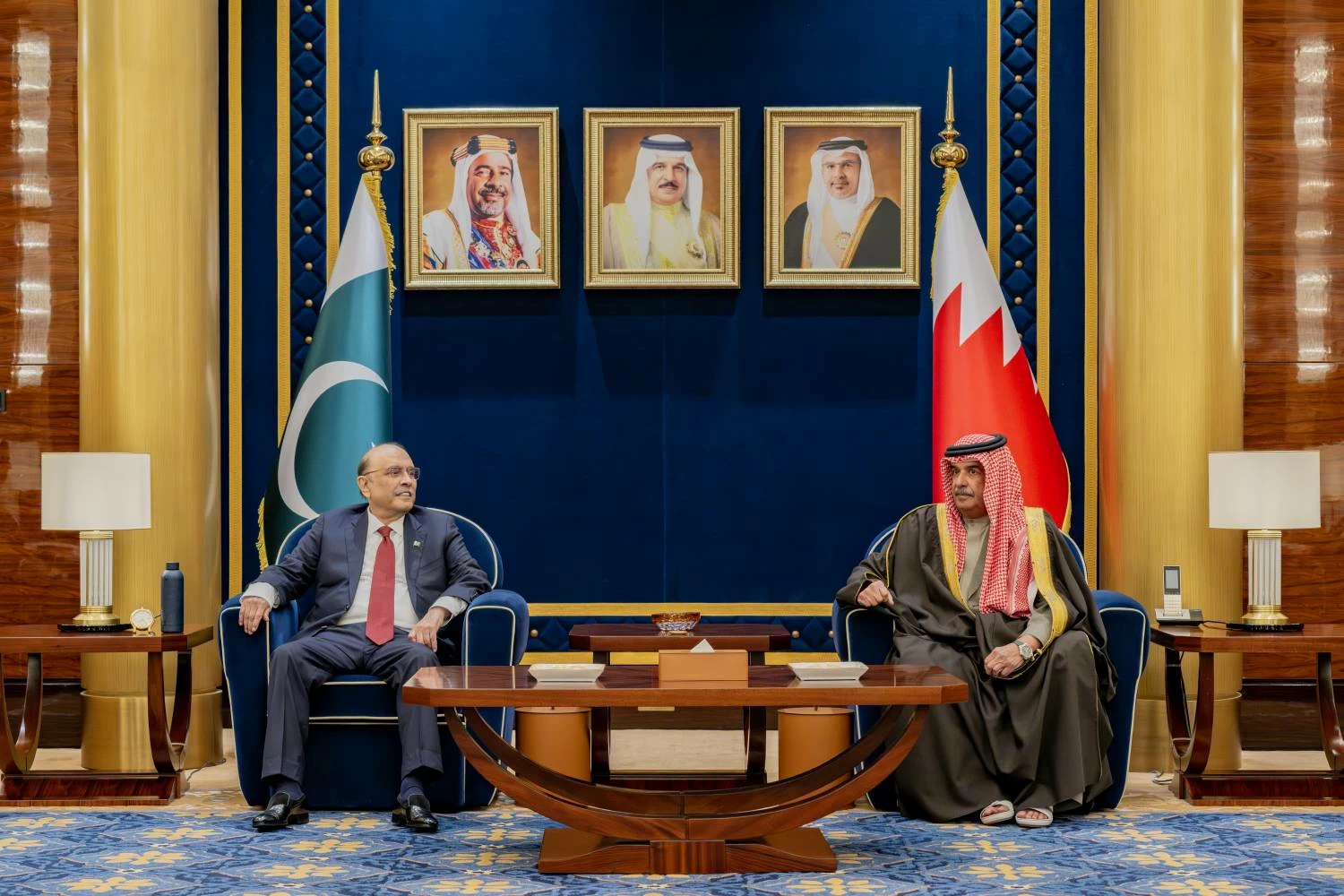 وصول رئيس جمهورية باكستان الإسلامية إلى مملكة البحرين