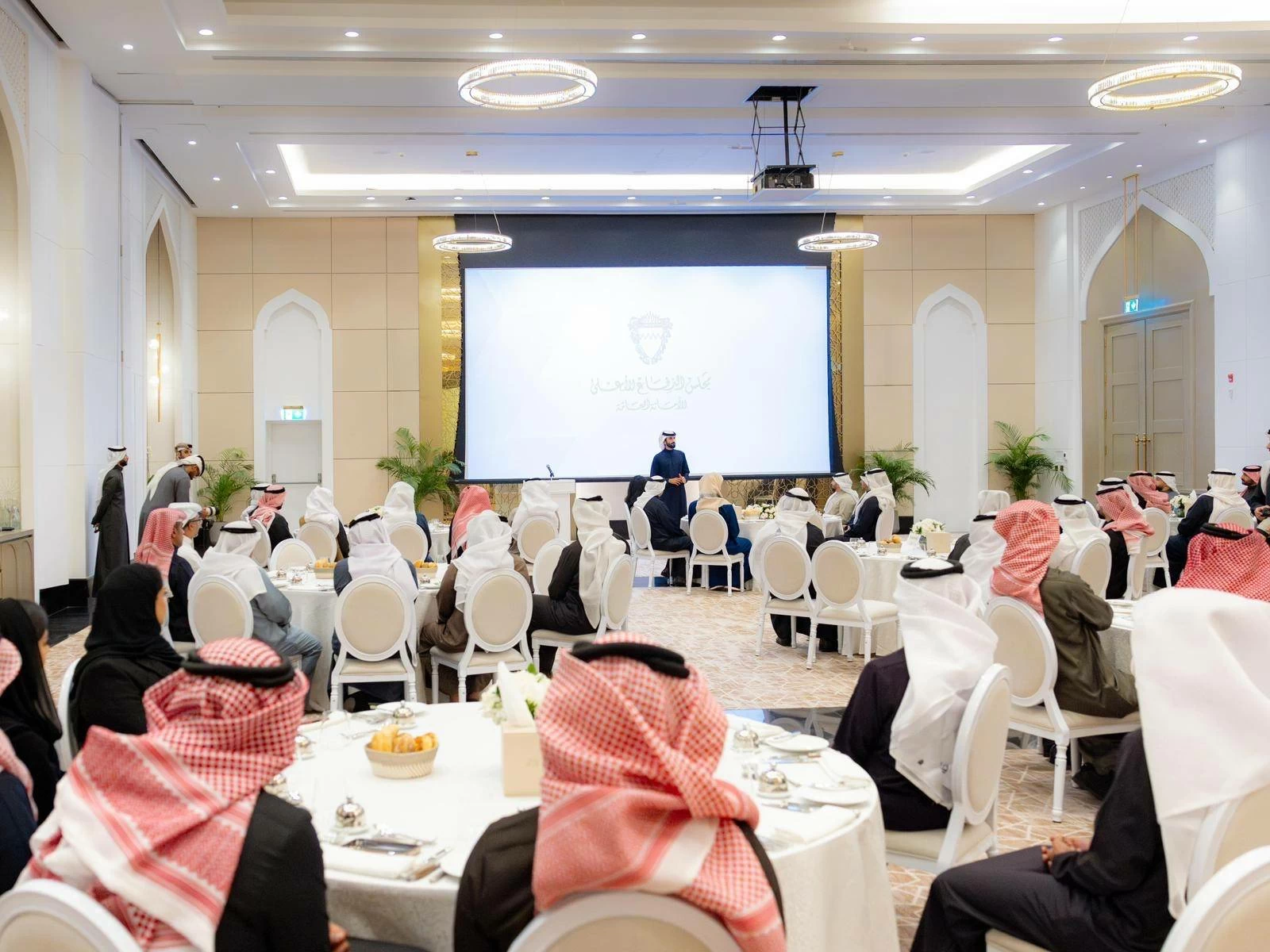 ناصر بن حمد يشدد على مواصلة الجاهزية والتكامل المؤسسي