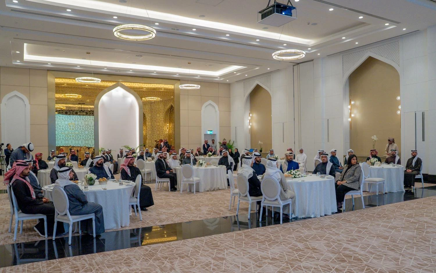 ناصر بن حمد يشدد على مواصلة الجاهزية والتكامل المؤسسي