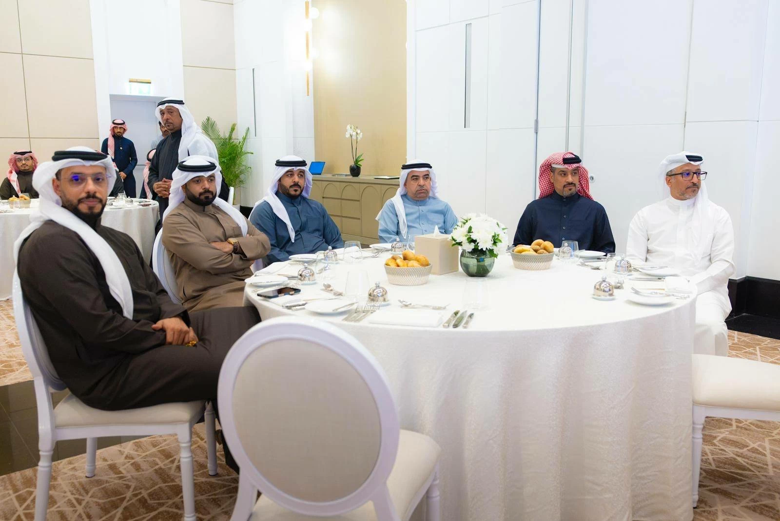 ناصر بن حمد يشدد على مواصلة الجاهزية والتكامل المؤسسي