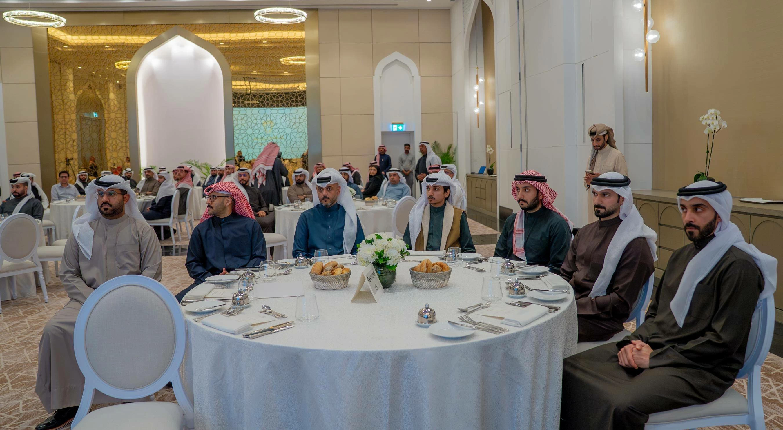 ناصر بن حمد يشدد على مواصلة الجاهزية والتكامل المؤسسي