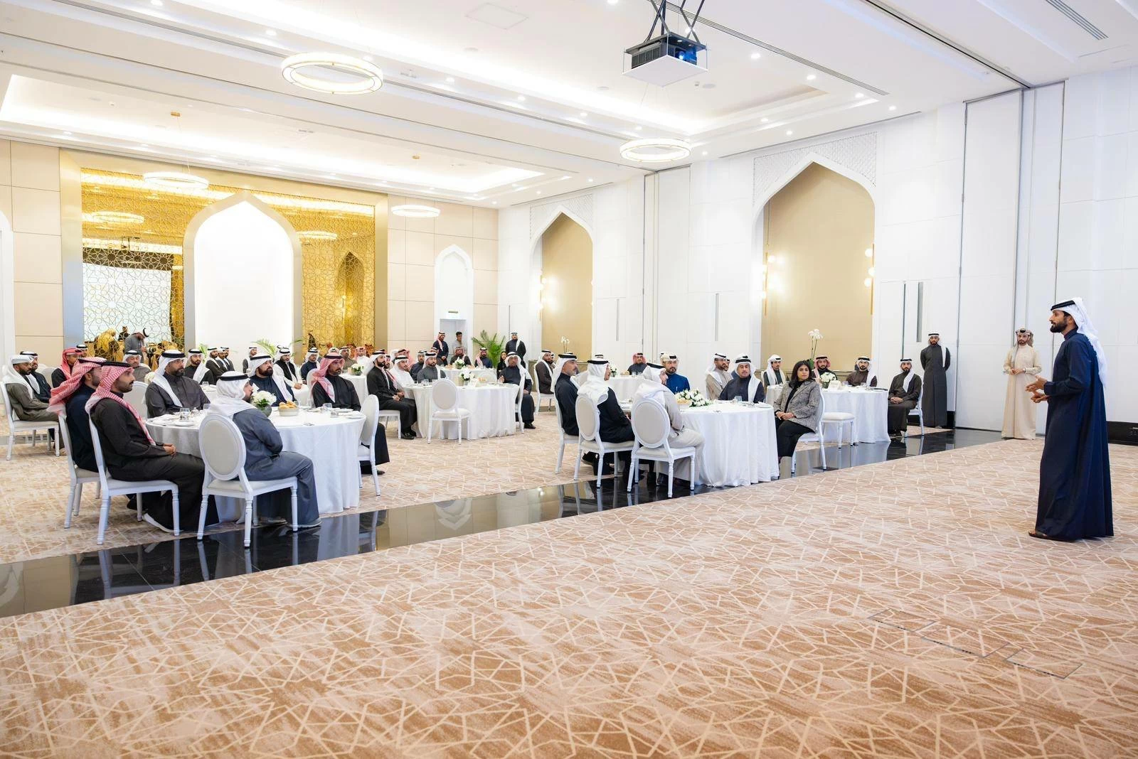 ناصر بن حمد يشدد على مواصلة الجاهزية والتكامل المؤسسي