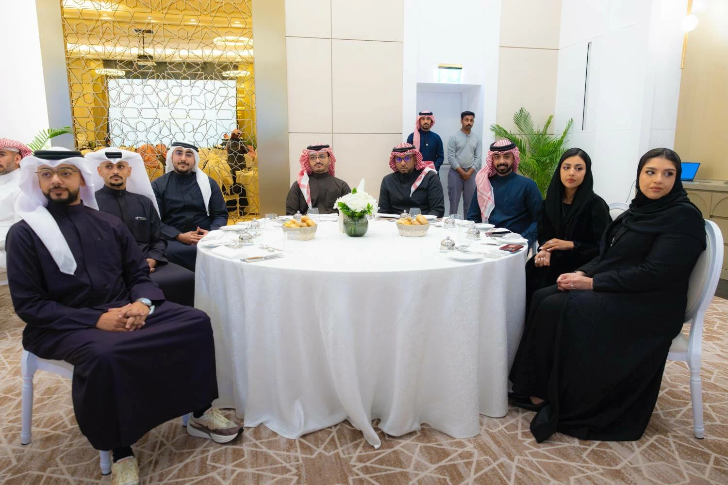 ناصر بن حمد يشدد على مواصلة الجاهزية والتكامل المؤسسي