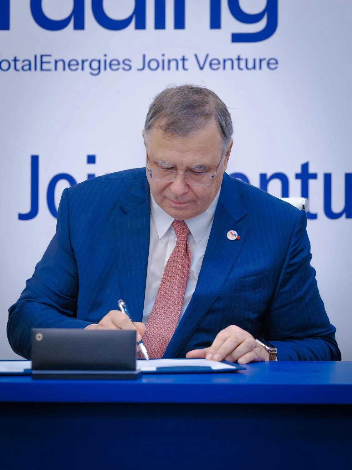 ناصر بن حمد يعلن عن تأسيس شركة BxT Trading لتجارة المنتجات البترولية