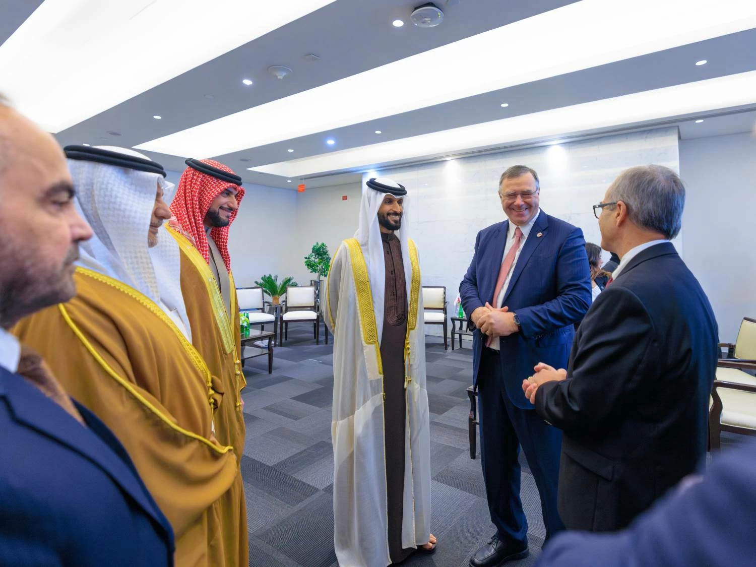 ناصر بن حمد يعلن عن تأسيس شركة BxT Trading لتجارة المنتجات البترولية