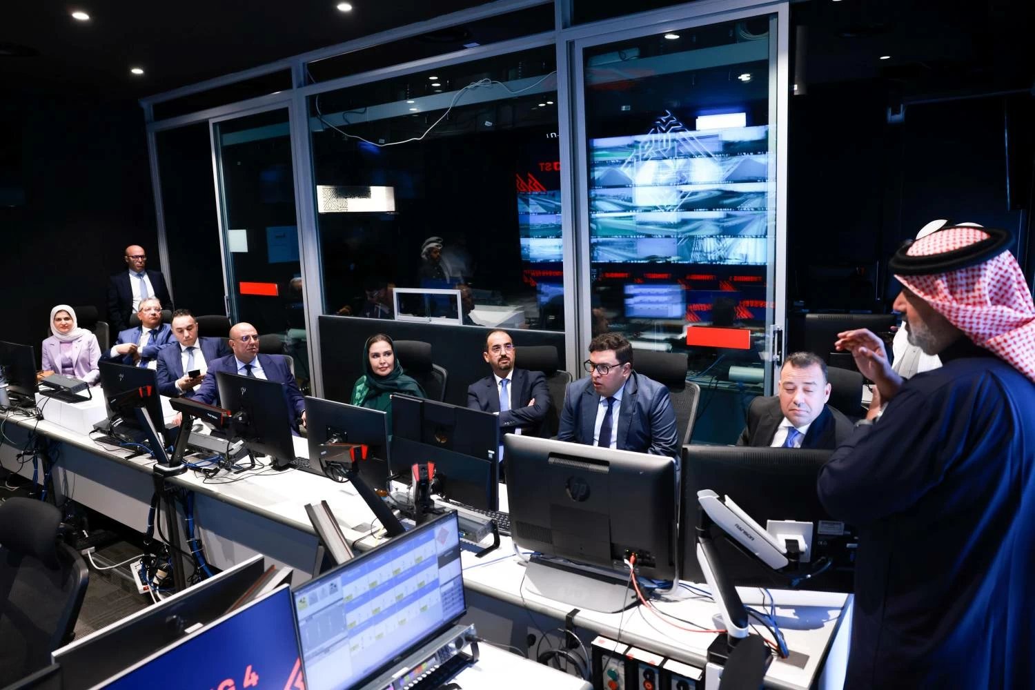 رئيس مجلس المستشارين المغربي يزور حلبة البحرين الدولية ويشيد بجهود مملكة البحرين في احتضان سباقات السيارات 