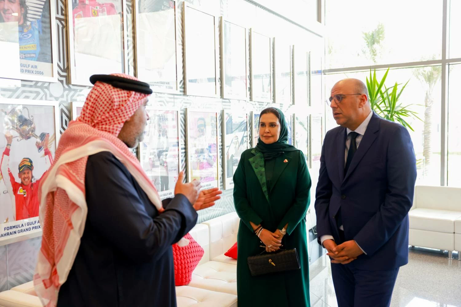 رئيس مجلس المستشارين المغربي يزور حلبة البحرين الدولية ويشيد بجهود مملكة البحرين في احتضان سباقات السيارات