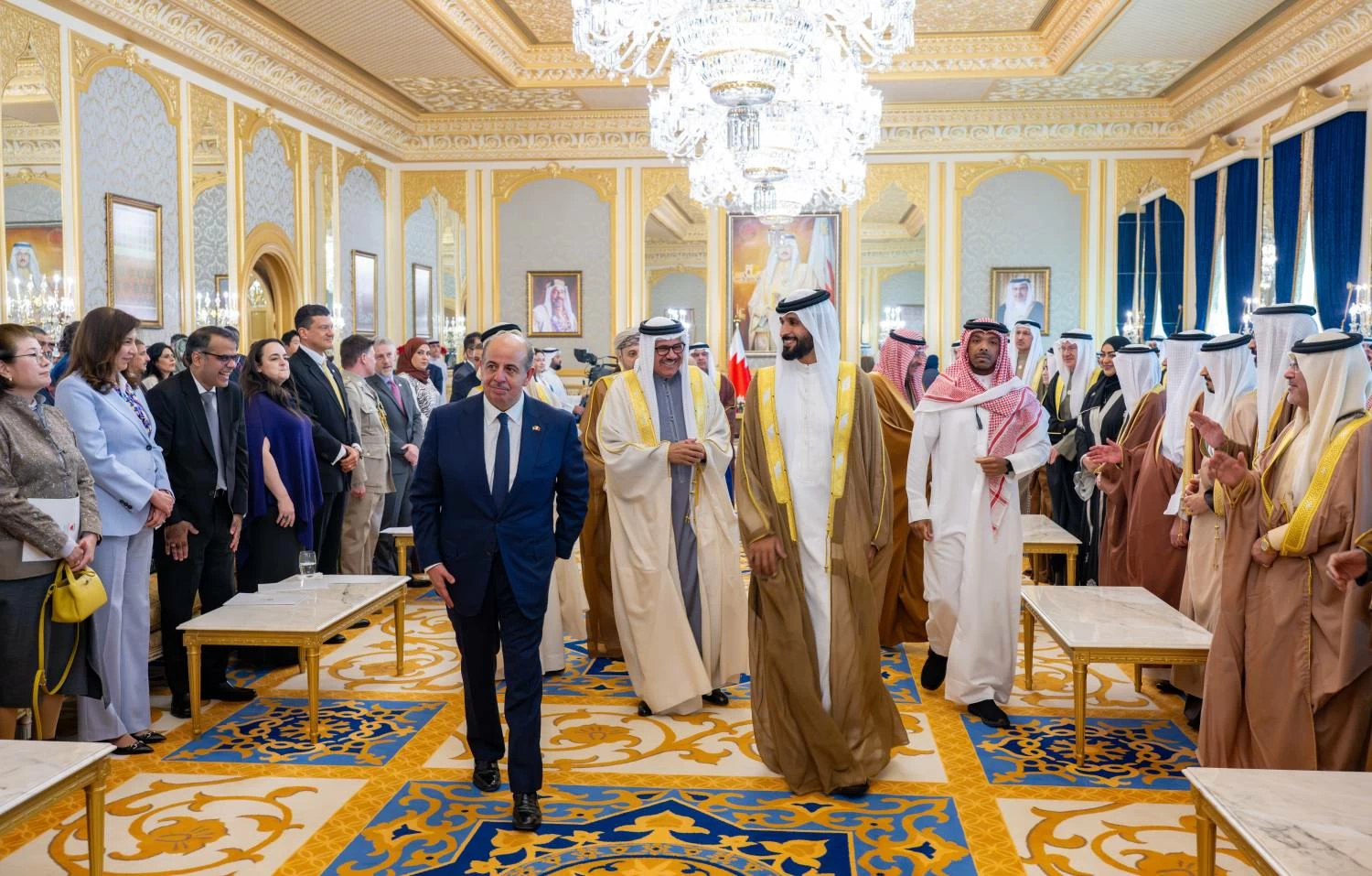 الملك ينيب عبدالله بن حمد لحضور حفل استقبال رؤساء البعثات الدبلوماسية في الخارج