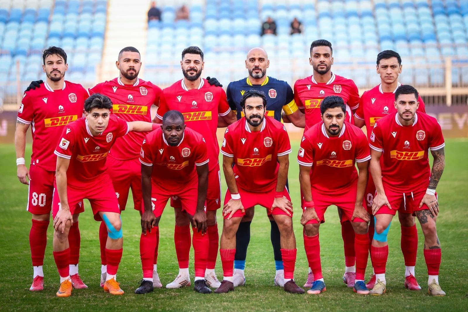 المحرق والأهلي.. كلاسيكو يتجدد بنكهة الإثارة والطموح في دوري ناصر بن حمد الممتاز