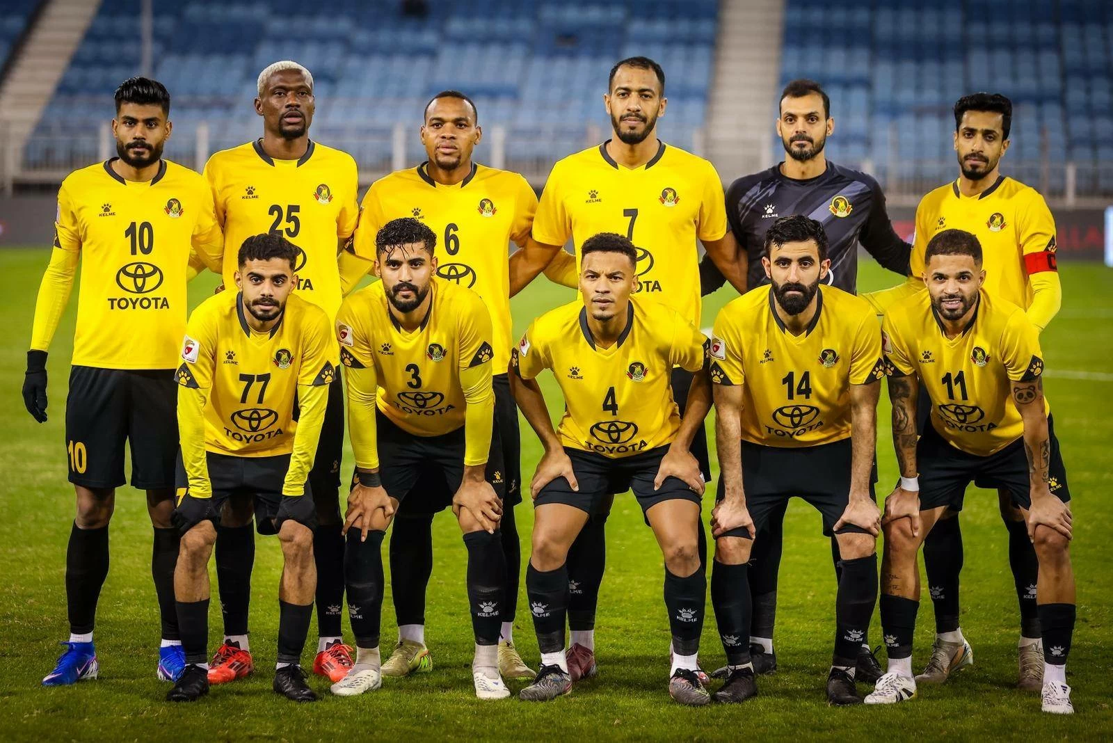 المحرق والأهلي.. كلاسيكو يتجدد بنكهة الإثارة والطموح في دوري ناصر بن حمد الممتاز