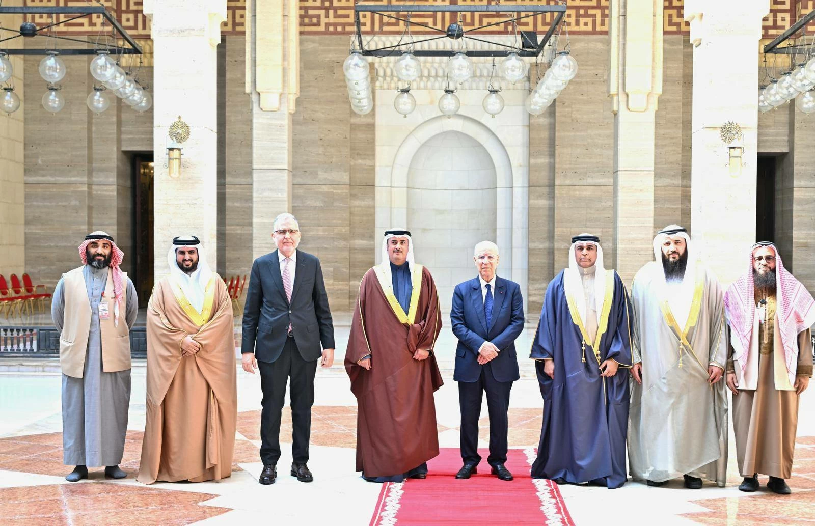 وزير الأوقاف المغربي يزور &laquo;بيت القرآن&raquo; و&laquo;مركز الفاتح الإسلامي&raquo;