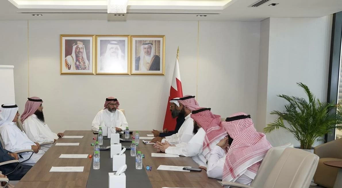 المدير العام للأوقاف السنية يعقد اجتماعًا مع مشرفي المقابر التابعة للإدارة لبحث تطوير العمل