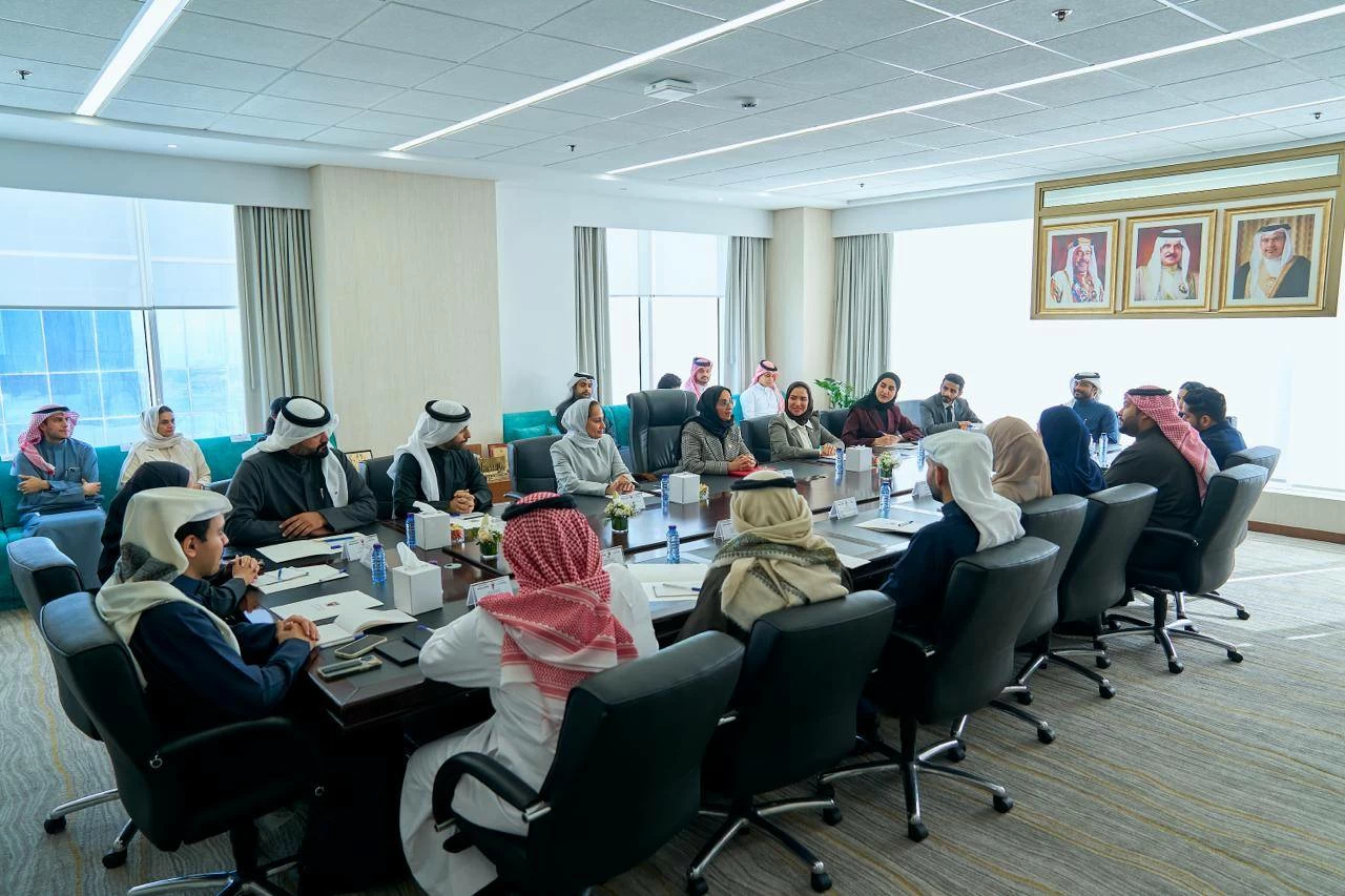 وزيرة الصحة تلتقي منتسبي الدفعة الحادية عشرة من برنامج رئيس مجلس الوزراء لتنمية الكوادر الحكومية