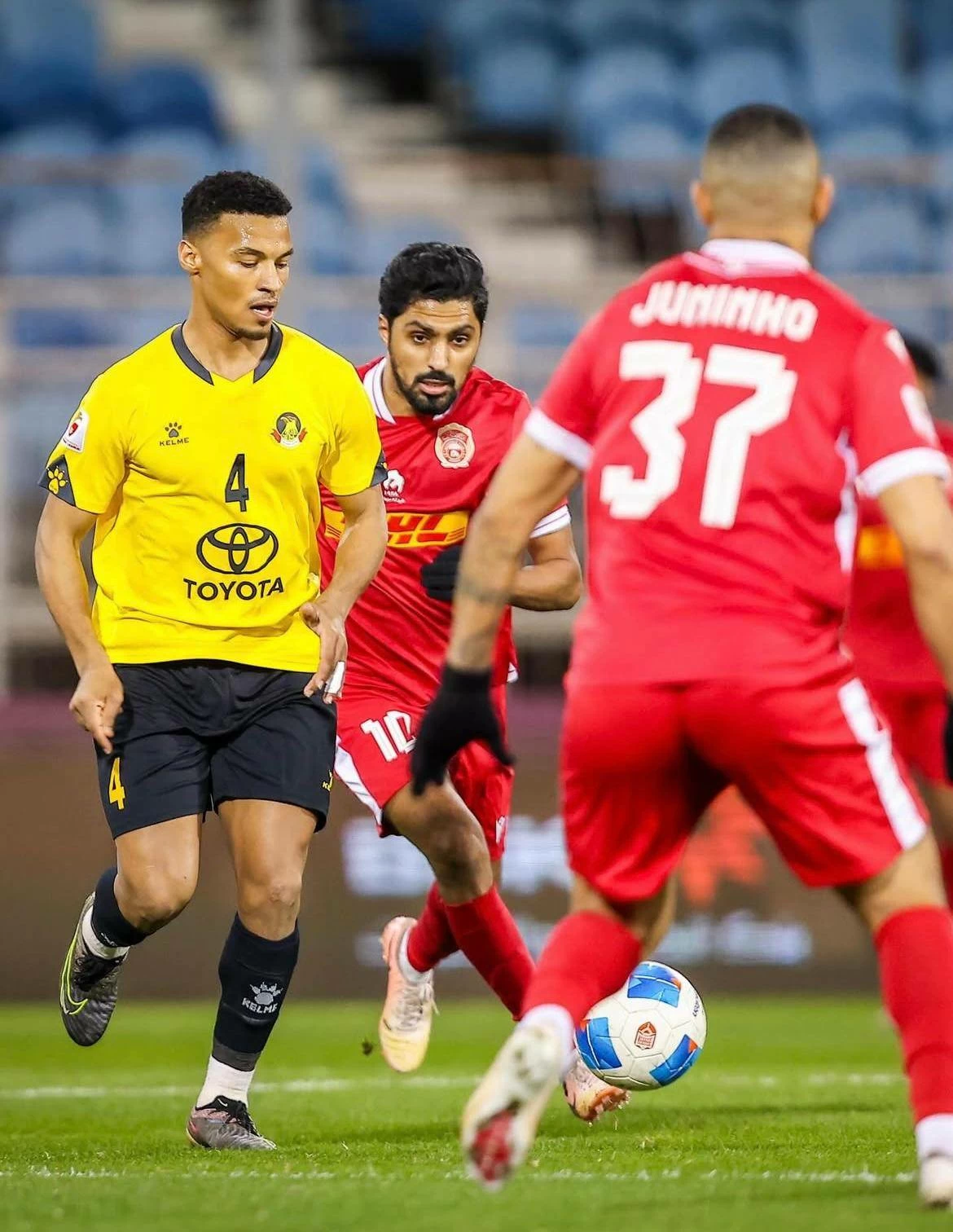 المحرق ينتصر على الأهلي في كلاسيكو الكرة البحرينية