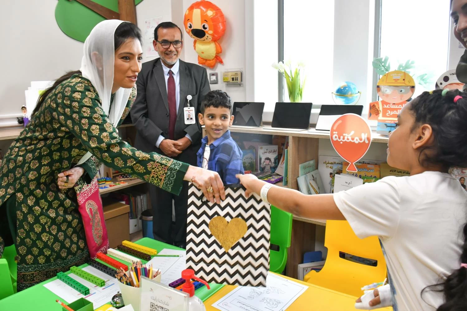 السيدة الأولى لجمهورية باكستان تقوم بزيارة إلى المستشفى العسكري