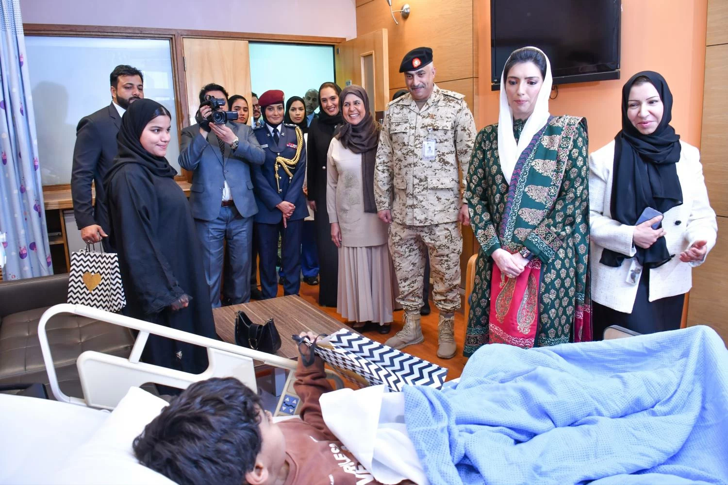 السيدة الأولى لجمهورية باكستان تقوم بزيارة إلى المستشفى العسكري