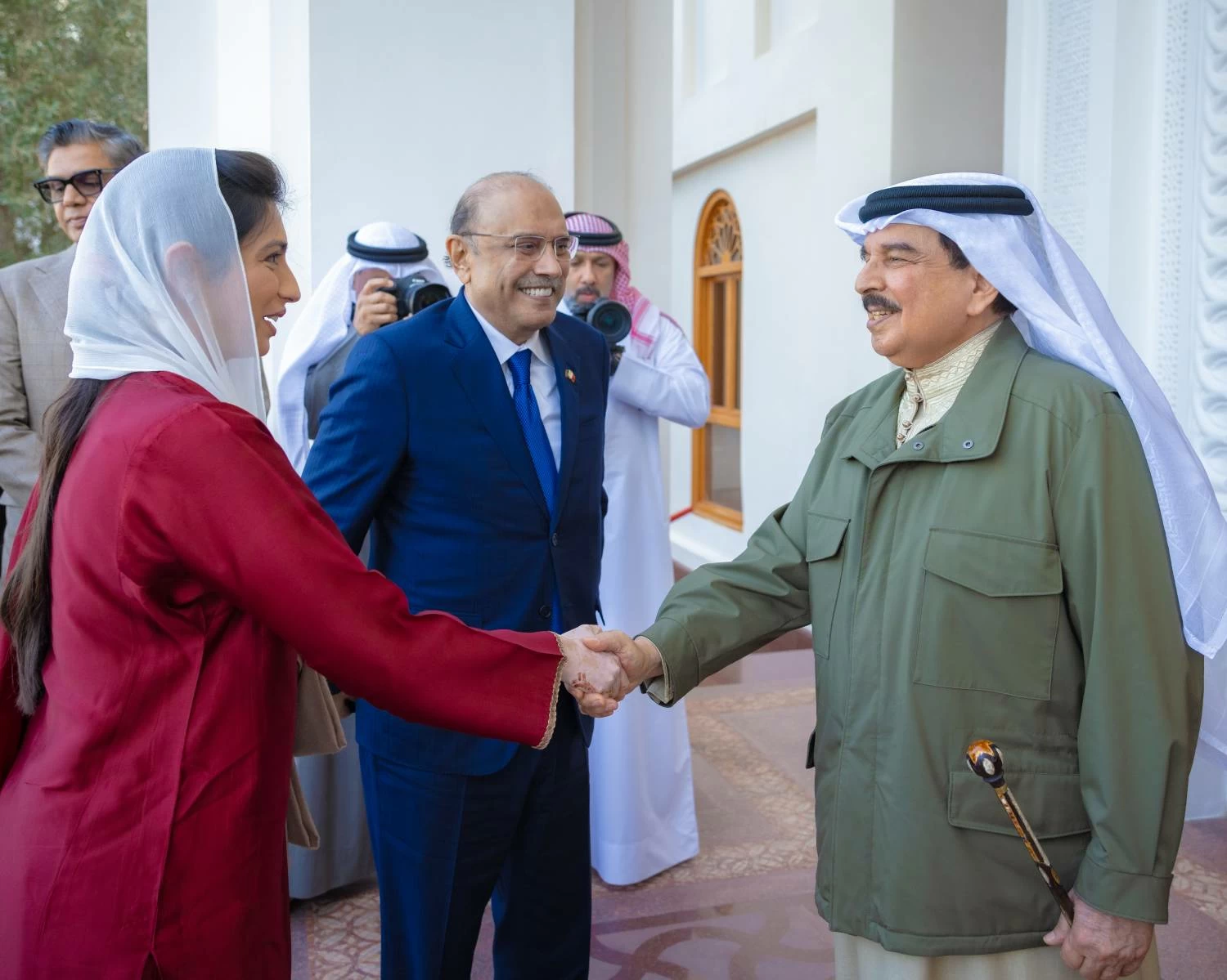 الملك يستقبل فخامة رئيس باكستان ويشاهدان عرضًا للخيل الأصيلة