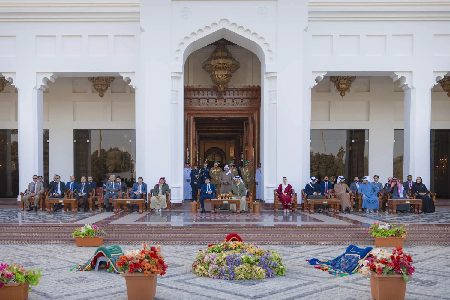 الملك يستقبل فخامة رئيس باكستان ويشاهدان عرضًا للخيل الأصيلة