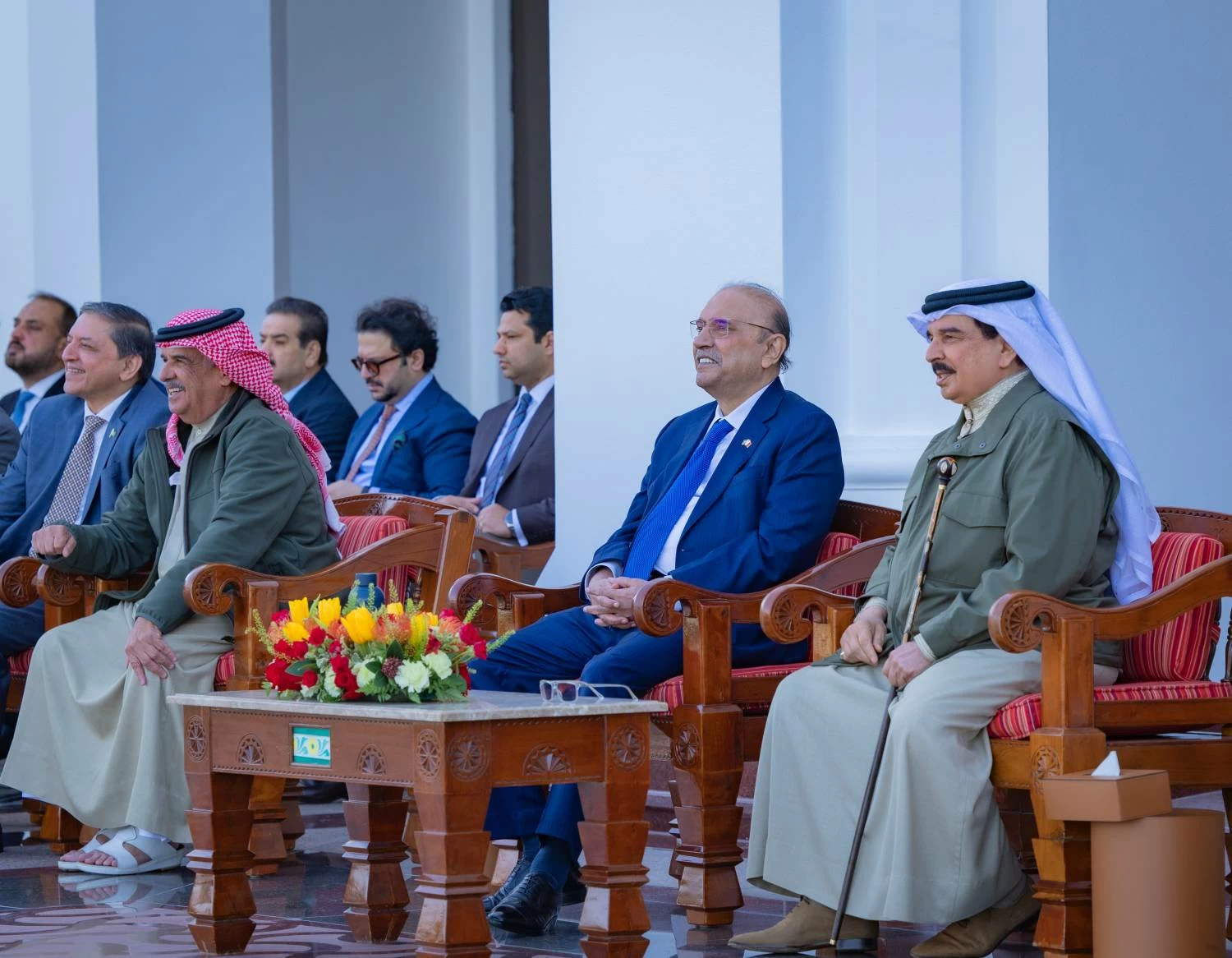 الملك يستقبل فخامة رئيس باكستان ويشاهدان عرضًا للخيل الأصيلة