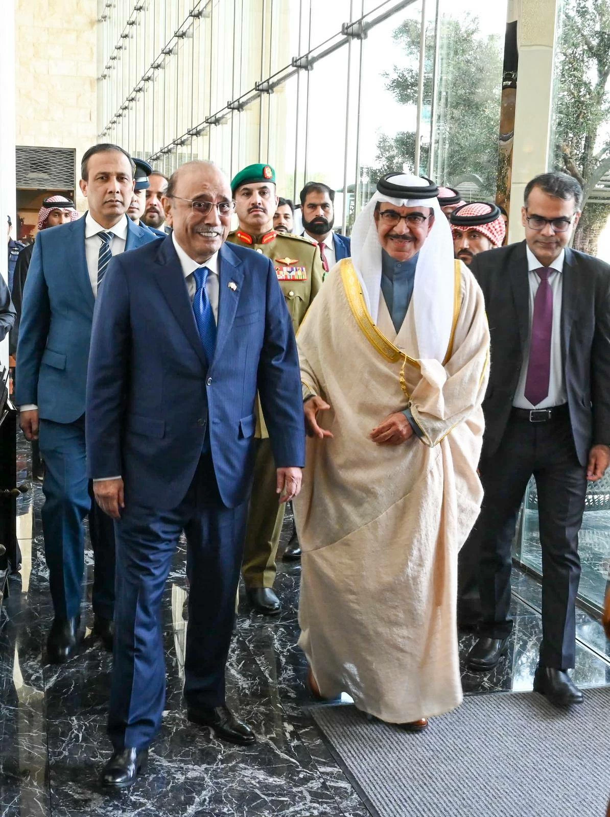 الرئيس الباكستاني يستقبل وزير الداخلية في مقر إقامته