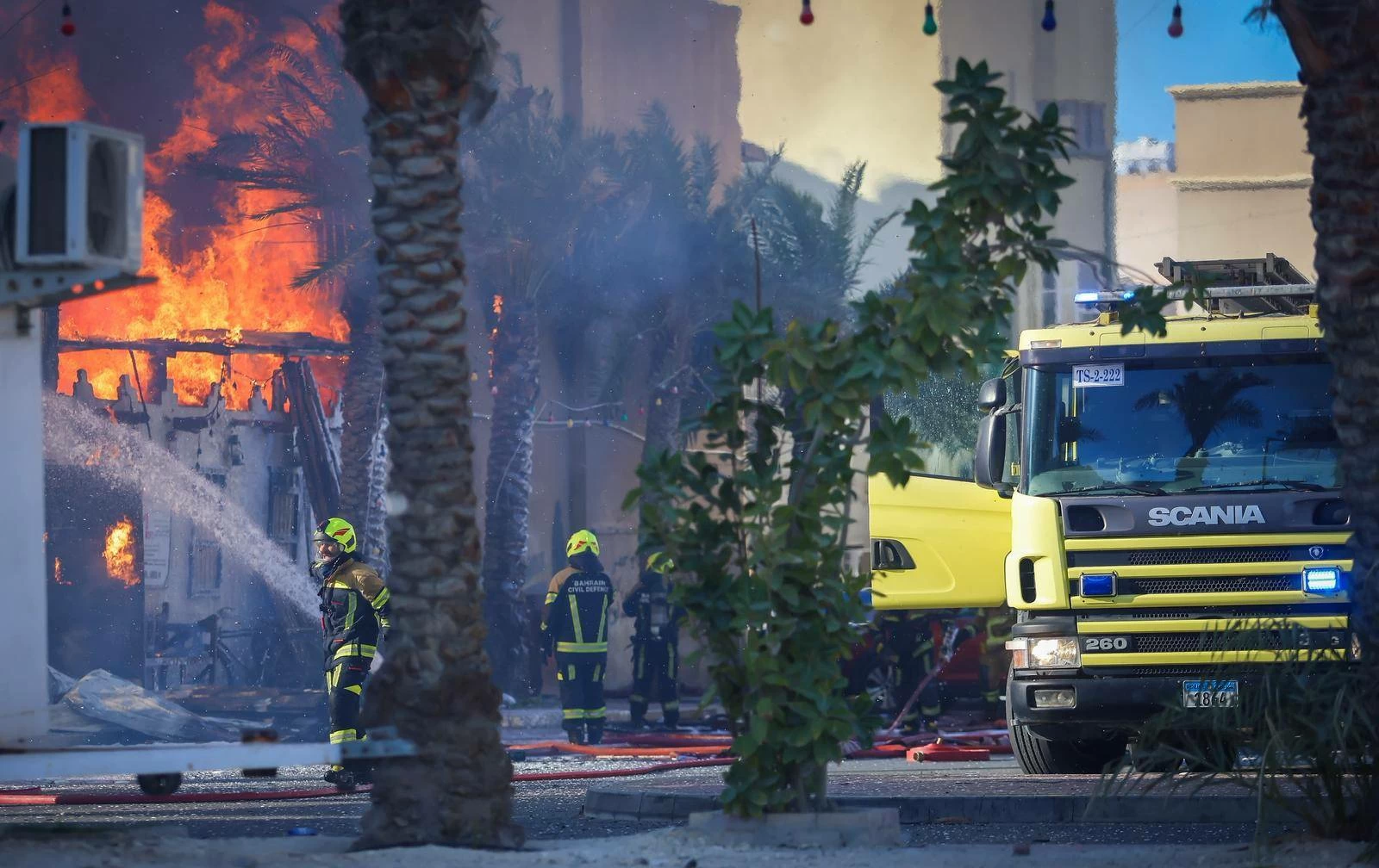 الدفاع المدني يخمد حريقاً اندلع في مطعم بداخل أحد المباني بمنطقة عراد