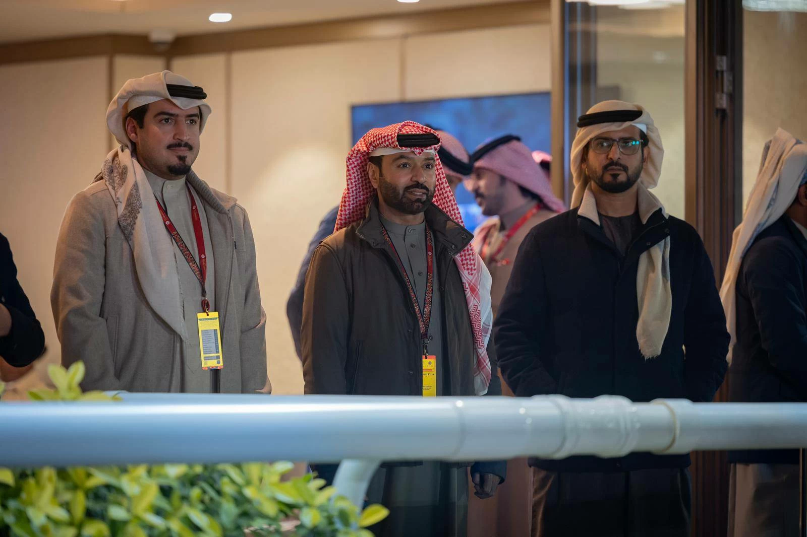 ناصر بن حمد يشهد سباق كؤوس عيسى بن سلمان وأنجاله