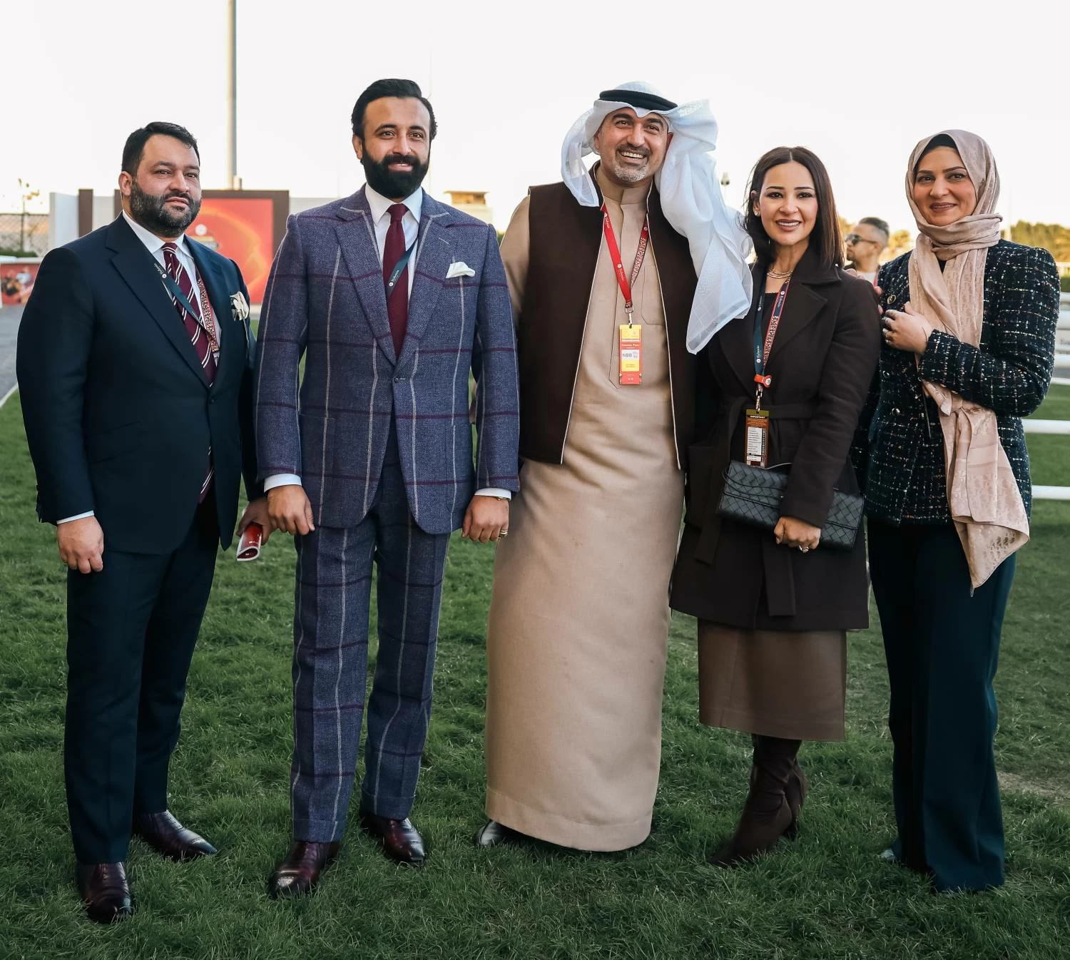 ناصر بن حمد يشهد سباق كؤوس عيسى بن سلمان وأنجاله