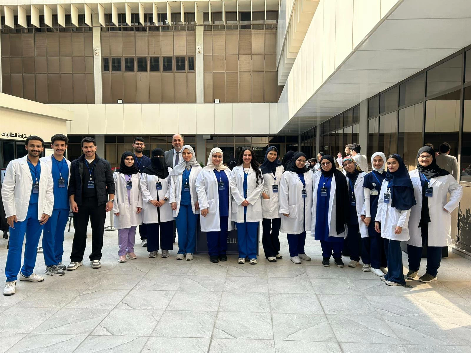 طلبة الطب بجامعة الخليج العربي ينظّمون فعالية حول جودة النوم تخللتها مناظرة تفاعلية وجلسات تأمّل لتعزيز الوعي الصحي