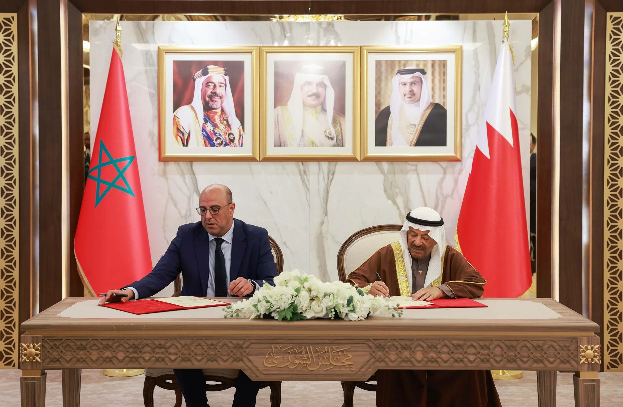 رئيسا مجلسي الشورى والمستشارين يوقعان بيانًا مشتركًا ويؤكدان تعزيز علاقات الأخوة البحرينية المغربية