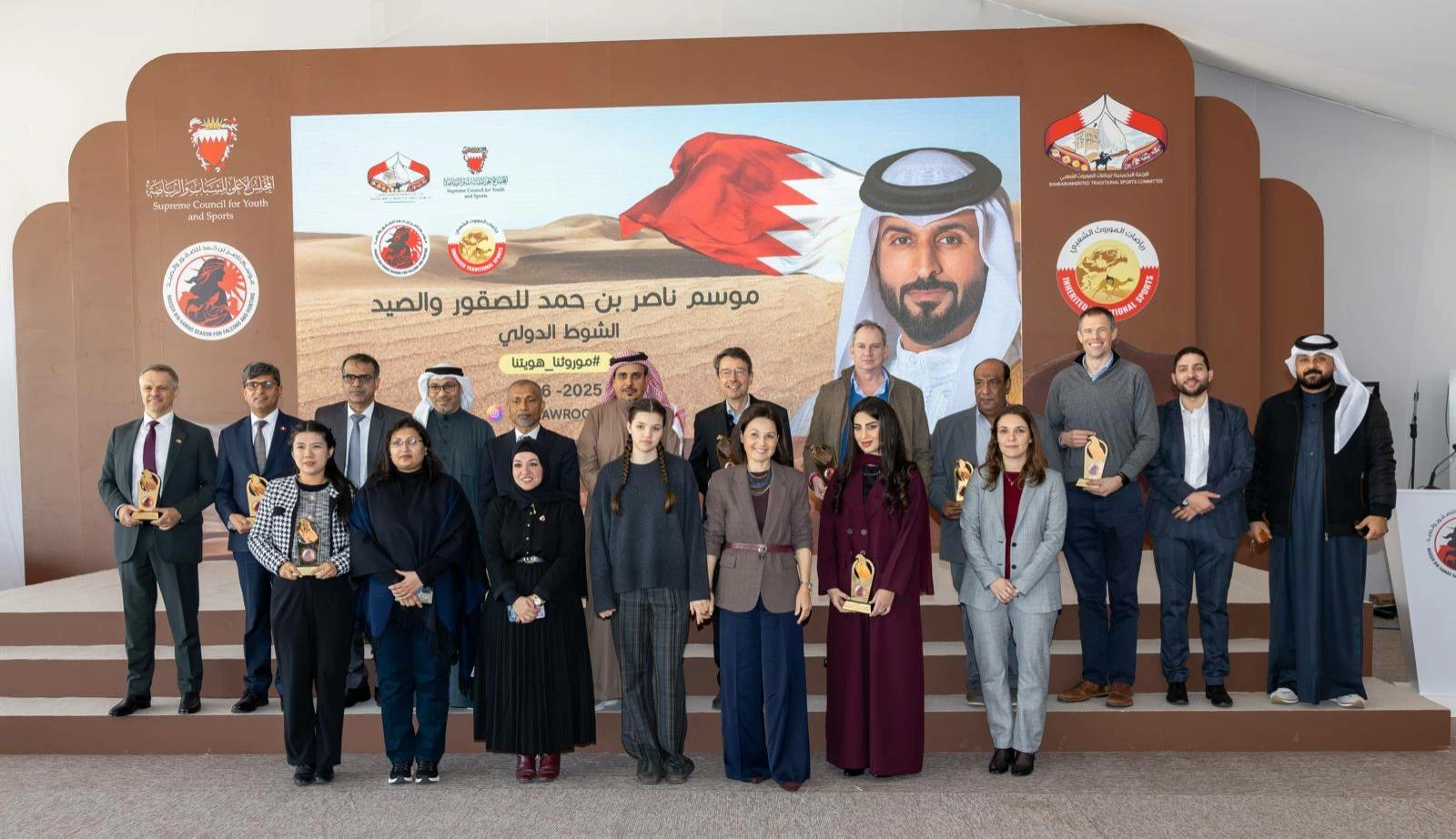 سفراء ودبلوماسيون يزورون فعاليات موسم ناصر بن حمد للصقور والصيد