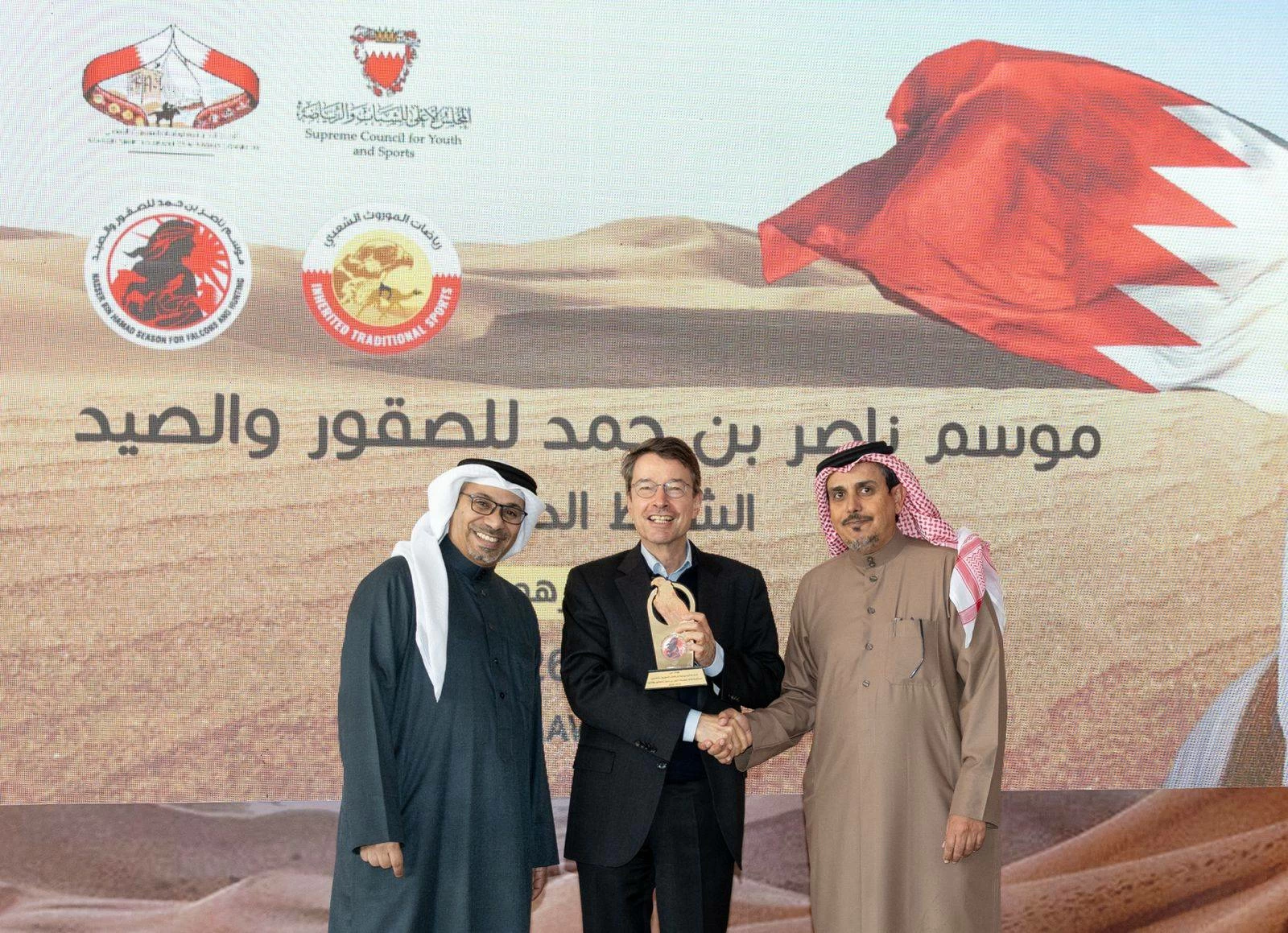 سفراء ودبلوماسيون يزورون فعاليات موسم ناصر بن حمد للصقور والصيد