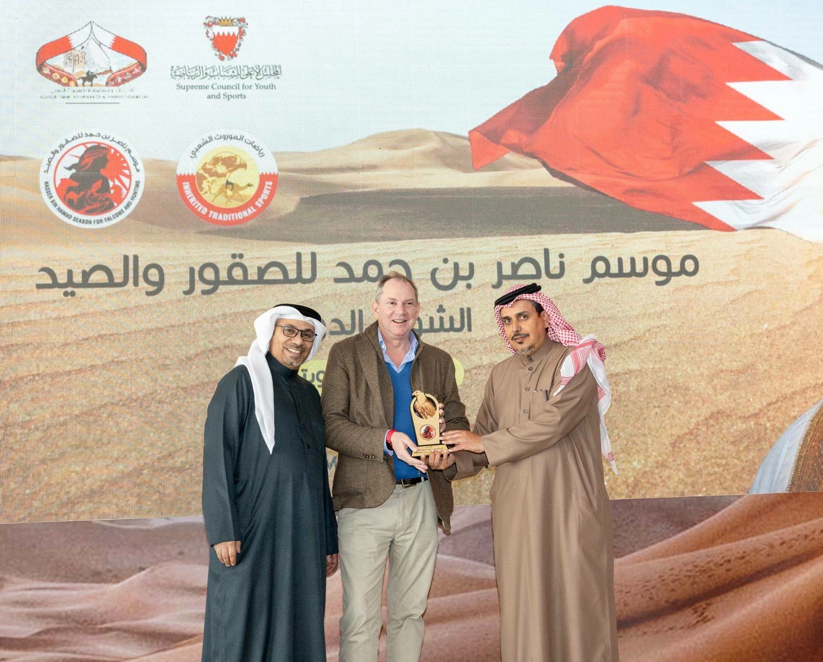 سفراء ودبلوماسيون يزورون فعاليات موسم ناصر بن حمد للصقور والصيد