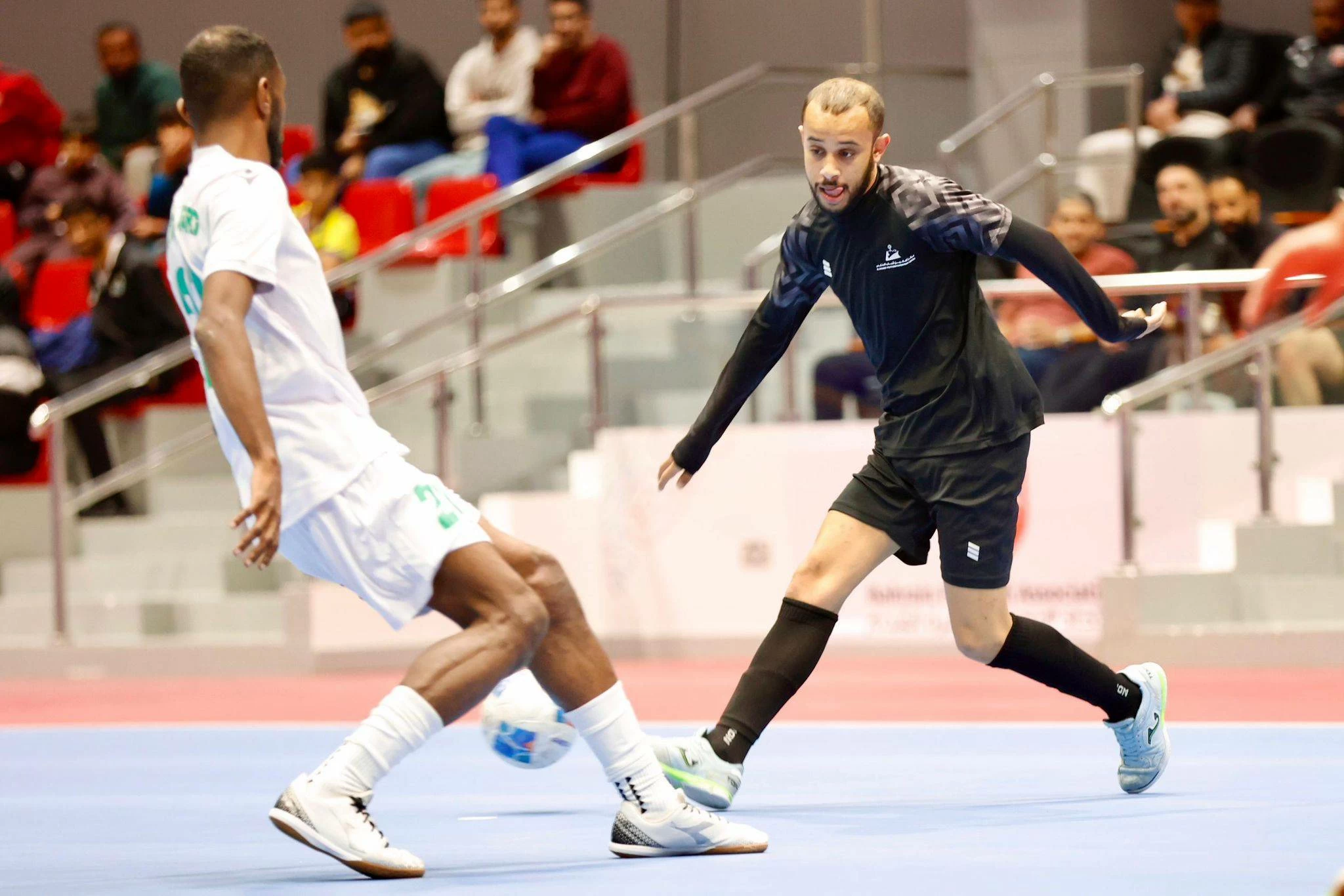 الحرس الوطني يضرب بقوة&hellip; وبنك البحرين الإسلامي يعتلي الصدارة في دوري الصالات بعد ختام الجولة الرابعة