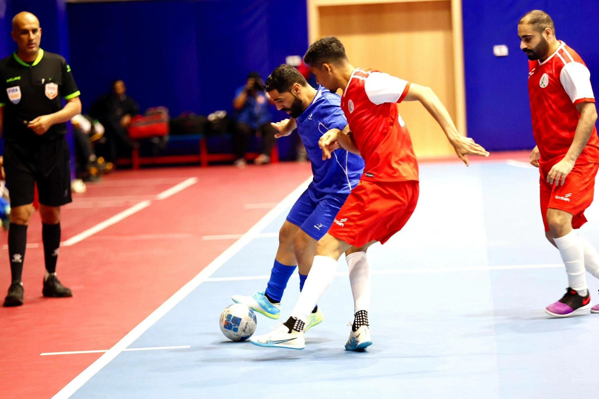 الحرس الوطني يضرب بقوة&hellip; وبنك البحرين الإسلامي يعتلي الصدارة في دوري الصالات بعد ختام الجولة الرابعة