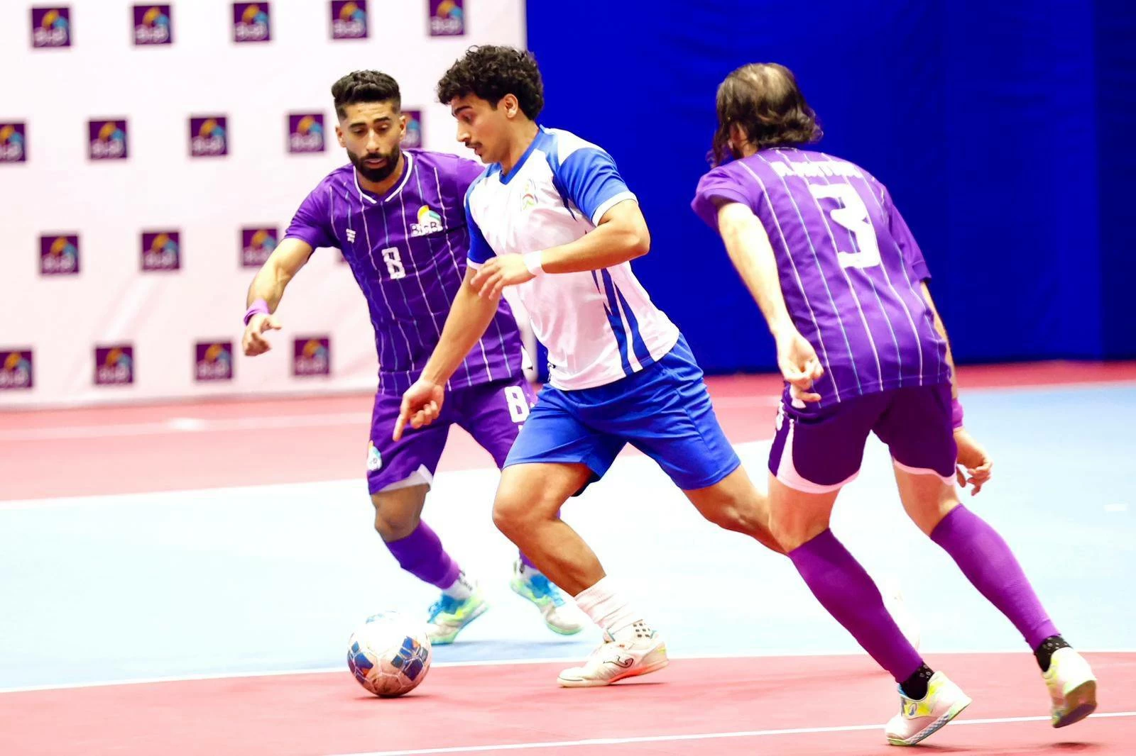 الحرس الوطني يضرب بقوة&hellip; وبنك البحرين الإسلامي يعتلي الصدارة في دوري الصالات بعد ختام الجولة الرابعة