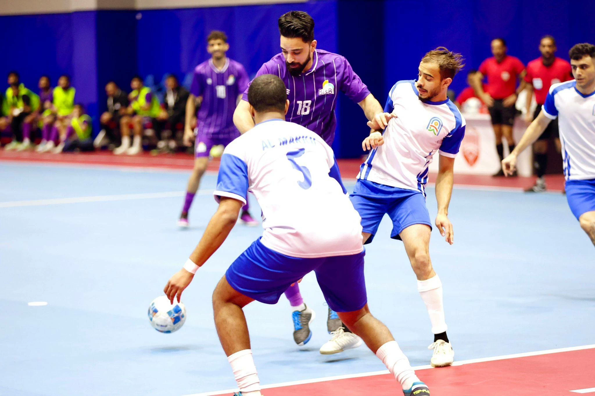 الحرس الوطني يضرب بقوة&hellip; وبنك البحرين الإسلامي يعتلي الصدارة في دوري الصالات بعد ختام الجولة الرابعة