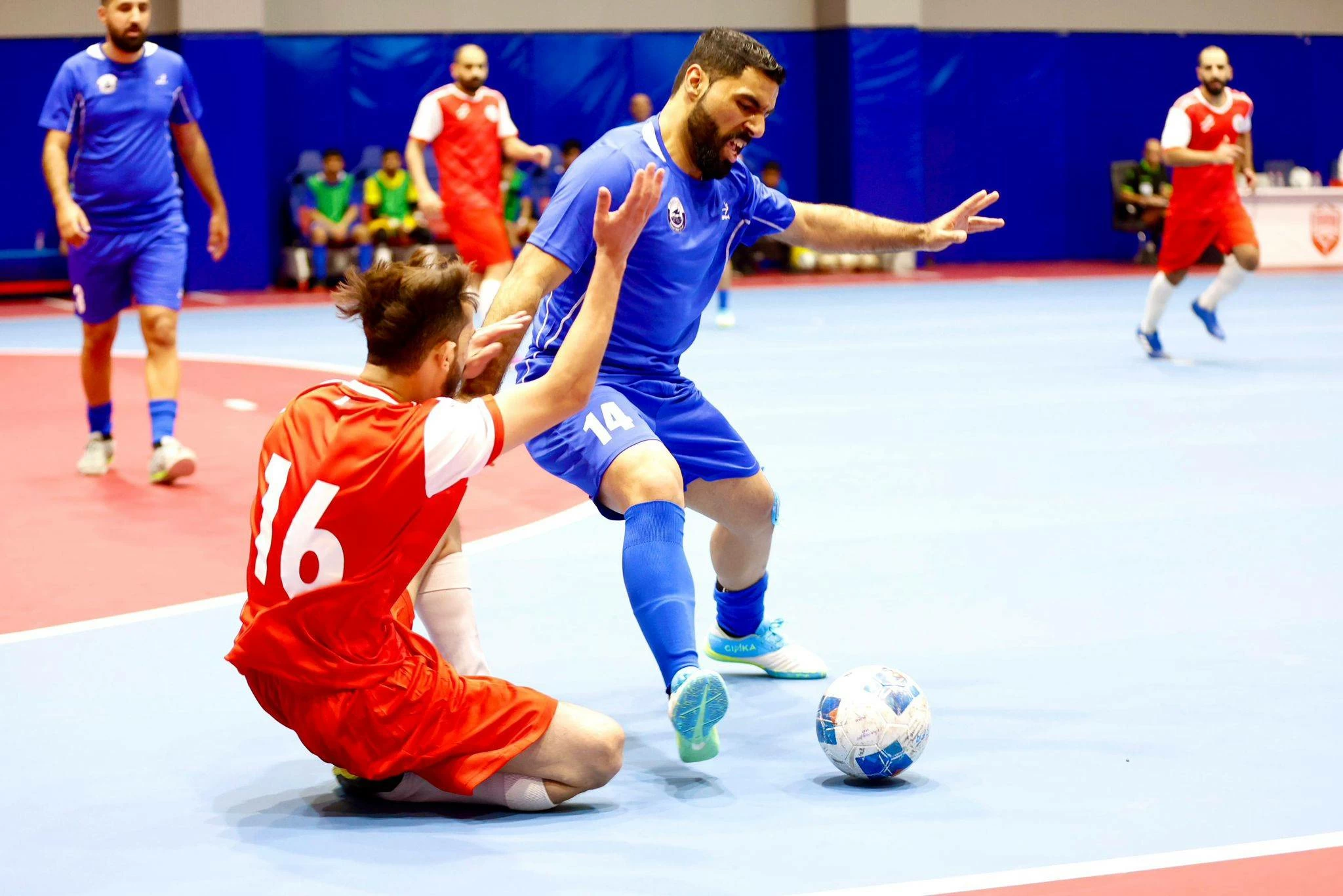 الحرس الوطني يضرب بقوة&hellip; وبنك البحرين الإسلامي يعتلي الصدارة في دوري الصالات بعد ختام الجولة الرابعة