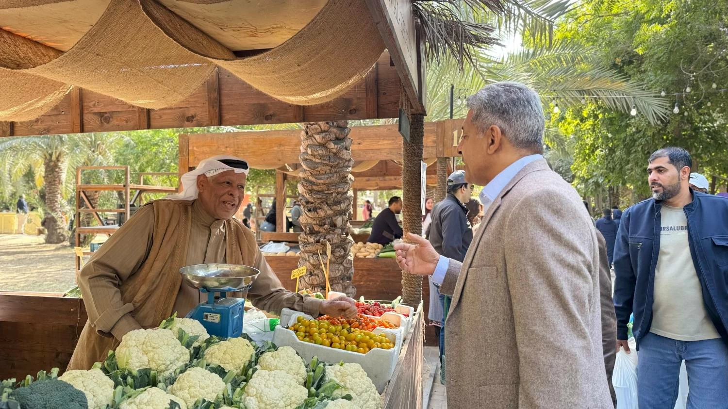 النائب د. سرور يدعو لمساعدة المزارعين على ابتكار خطوط إنتاج مربحة